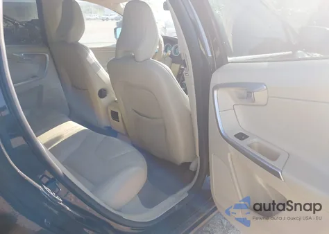 2012 Volvo Xc60 T6 Platinum z USA, uszkodzony, nr VIN YV4902DZ8C2245484